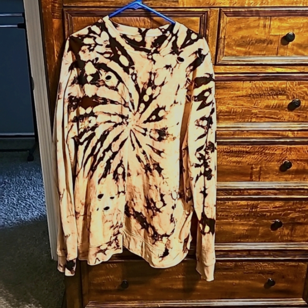 Gilded Intent Womens Xlg distressed tie dye sweatshirt. Super pretty & oversized - Picture 3 of 9